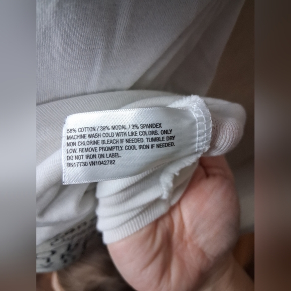 Ingrid & Isabel White Short Sleeve Tee Size Large - Picture 4 of 4